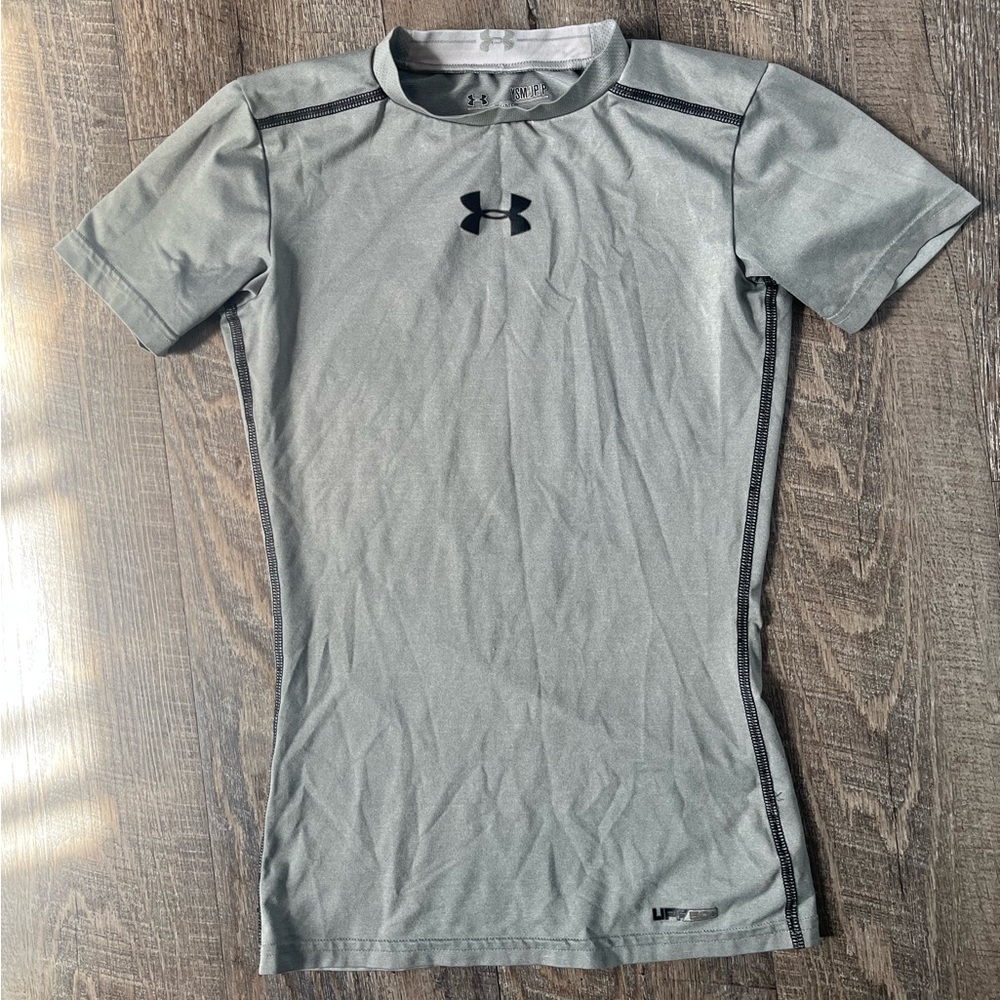 Boys under armour dry fit tshirt